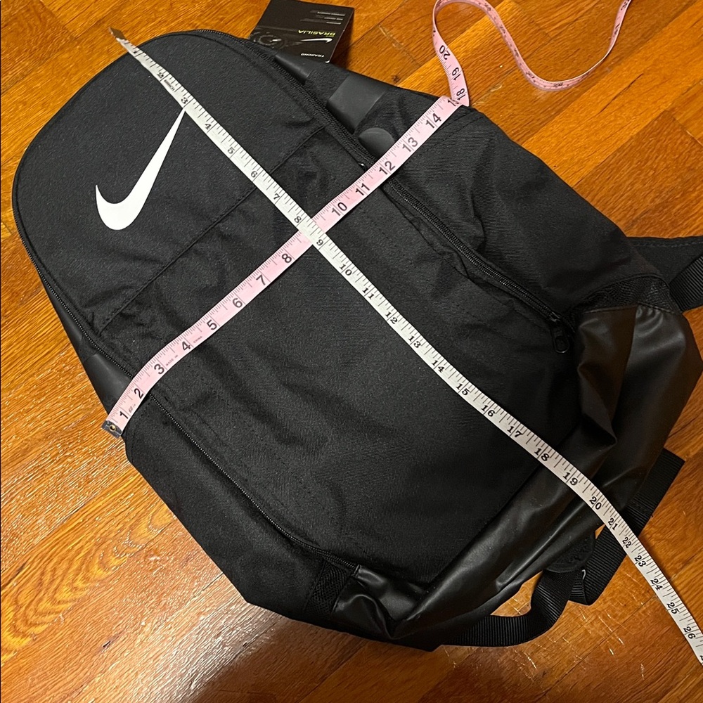 Nike Black and Silver Men's Backpack.  Great straps NWT - Picture 6 of 6